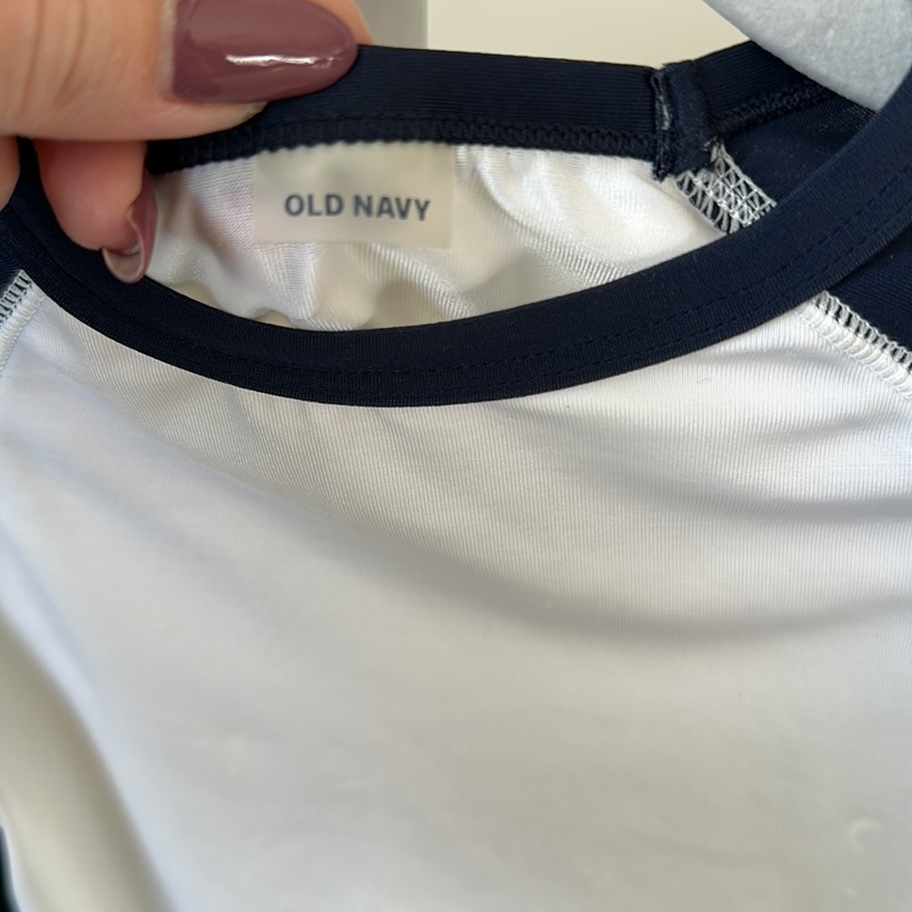 Old Navy Long Sleeve Rashguard 4T - Picture 5 of 7